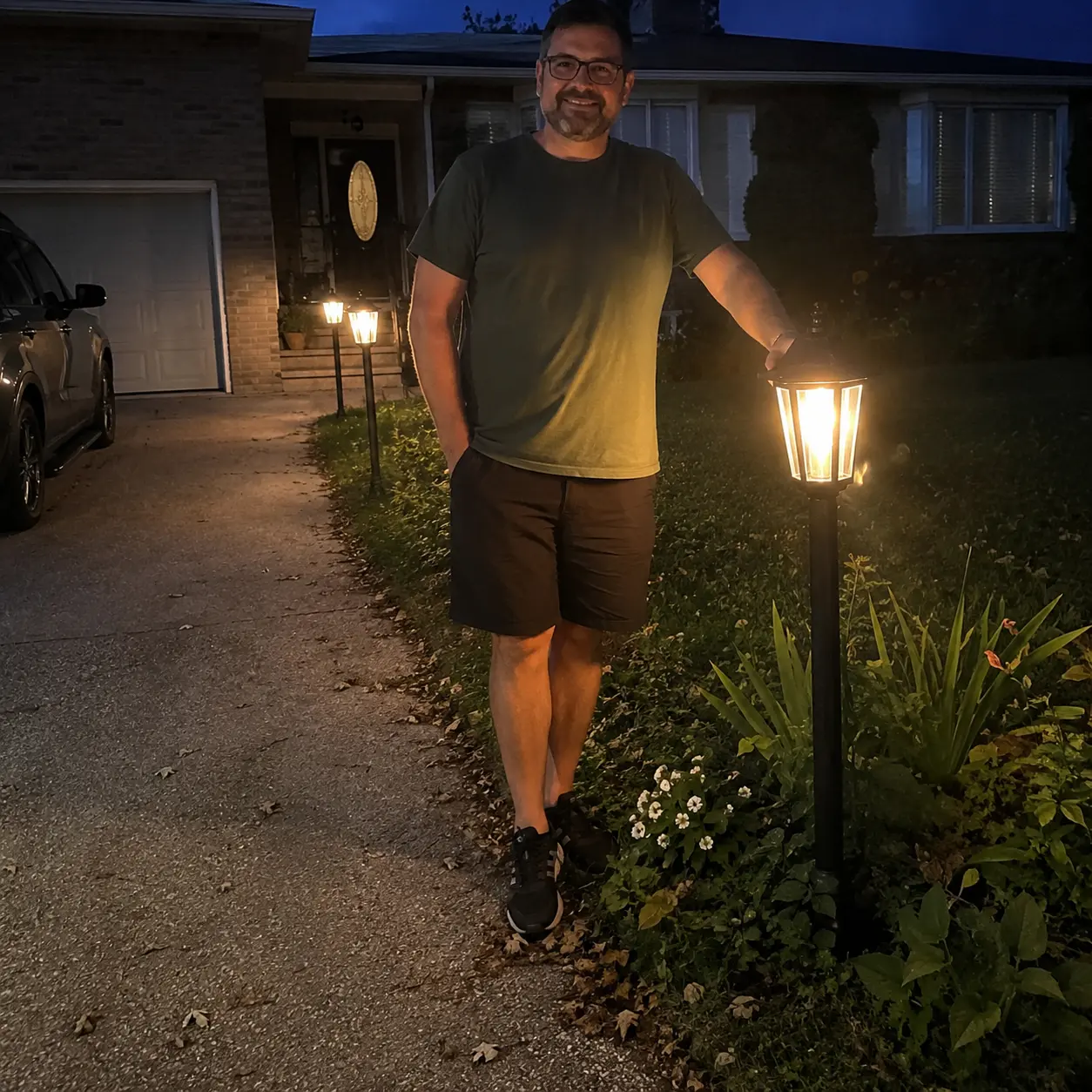 Kunde mit Garden Pro 6 Gartenlaternen installiert