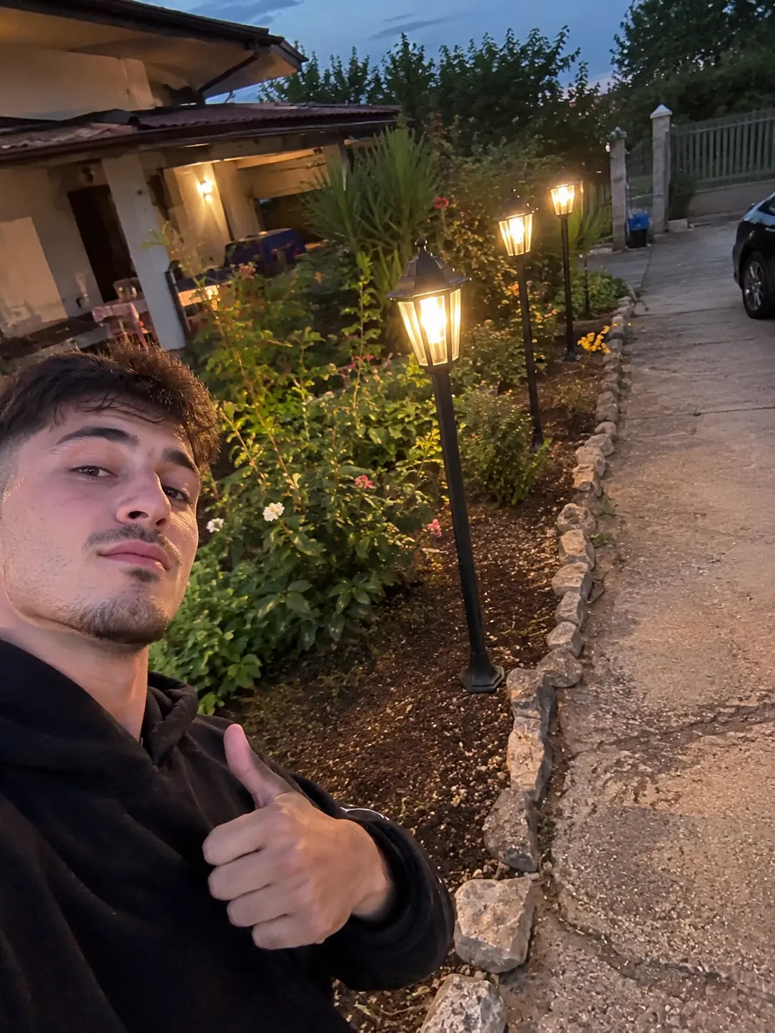 Garden Pro 6-Kunde vor dem Haus